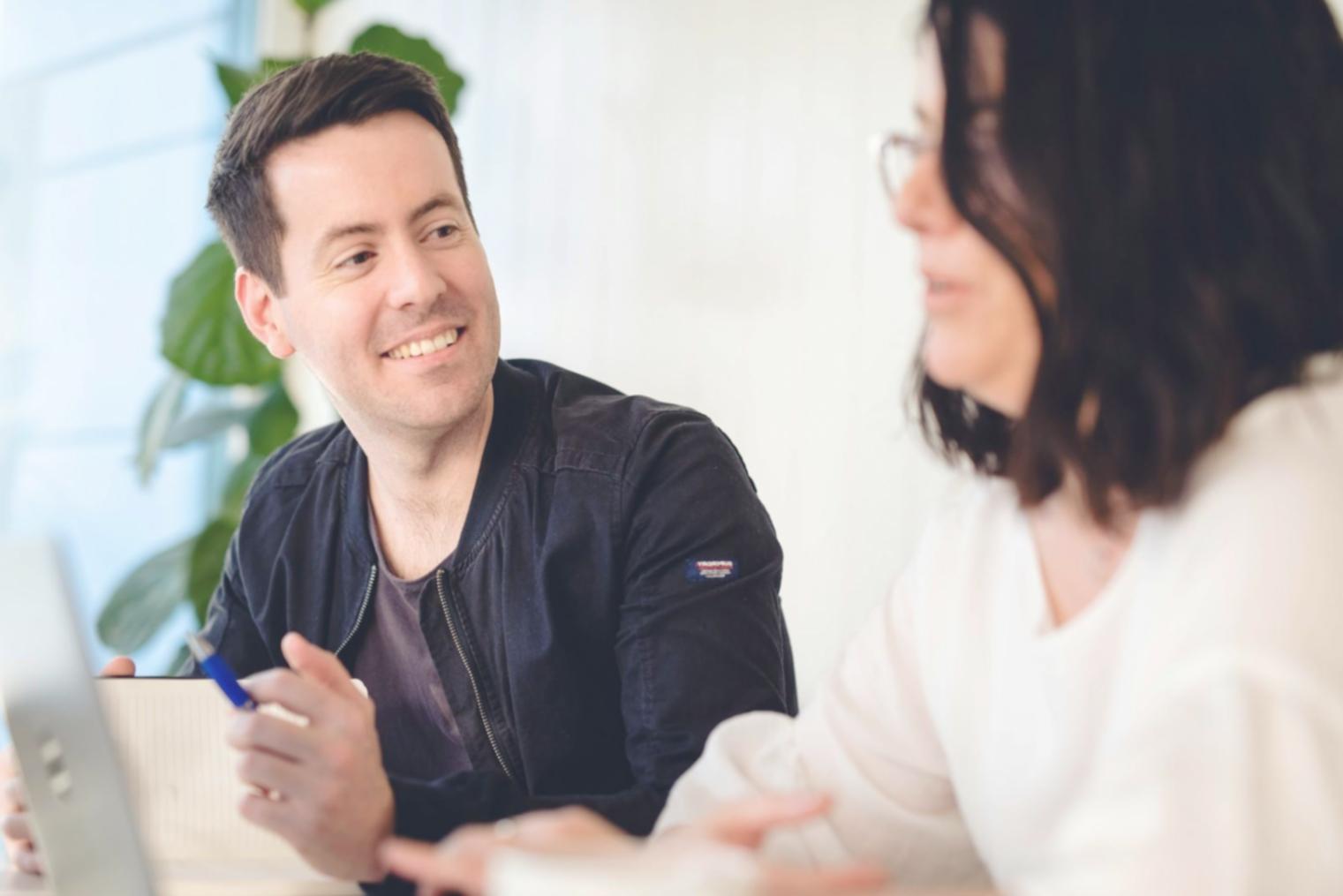 Equipo multidisciplinar de especialistas en mentalidad y educación financiera